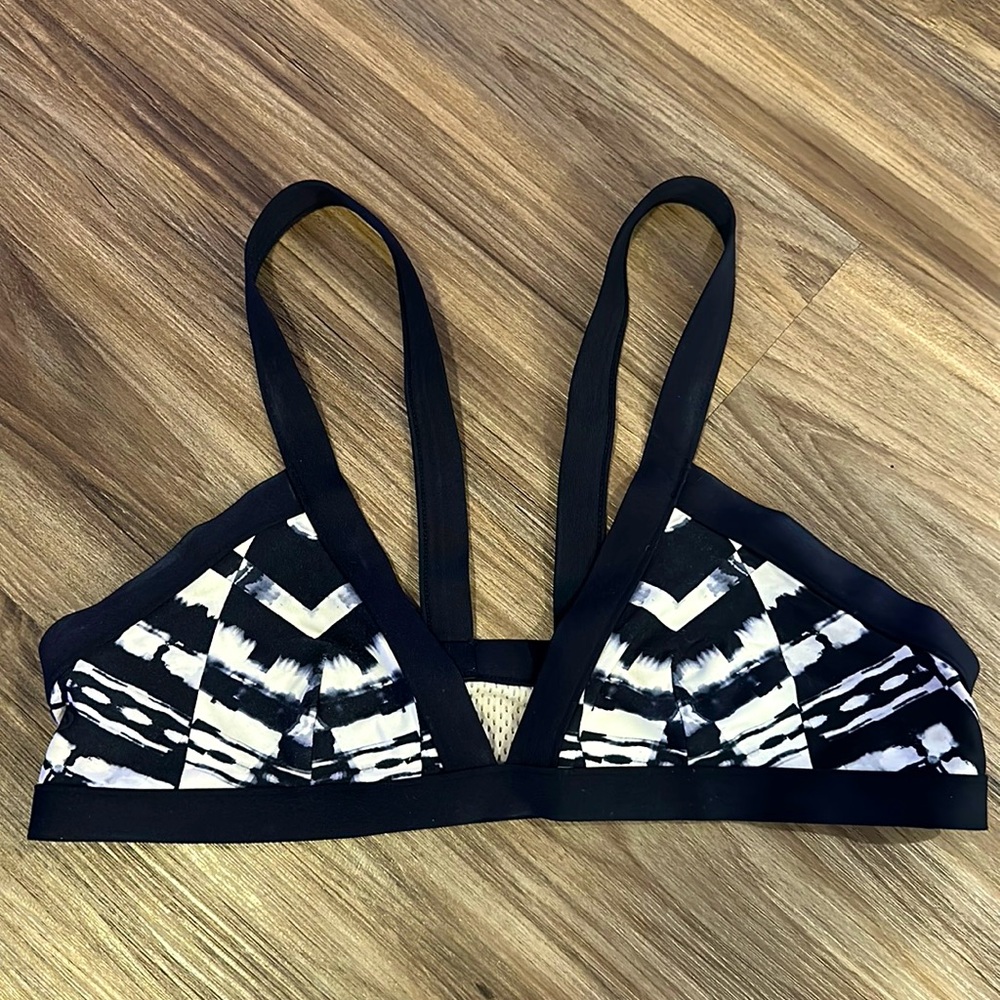 Black & white bikini top trippy
